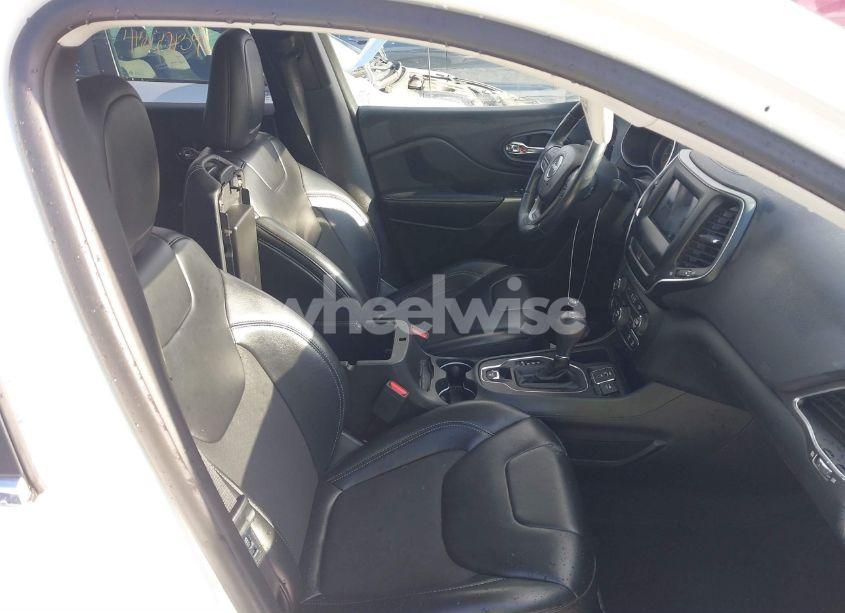 Photo 5 of 2019 Jeep Cherokee LATITUDE PLUS FWD (VIN 1C4PJLLB6KD154122)