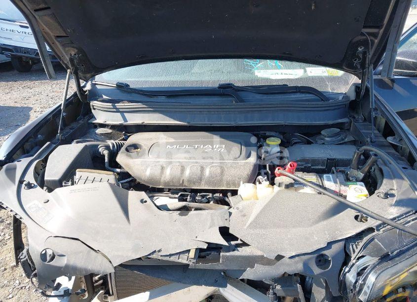 Photo 10 of 2019 Jeep Cherokee LATITUDE PLUS FWD (VIN 1C4PJLLB6KD184897)