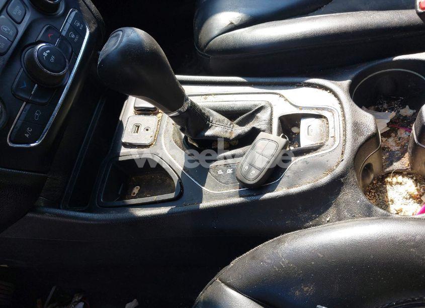 Photo 11 of 2019 Jeep Cherokee LATITUDE PLUS FWD (VIN 1C4PJLLB6KD184897)