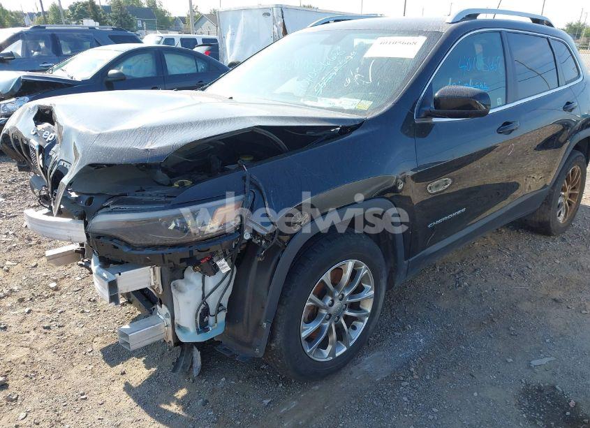 Photo 2 of 2019 Jeep Cherokee LATITUDE PLUS FWD (VIN 1C4PJLLB6KD184897)