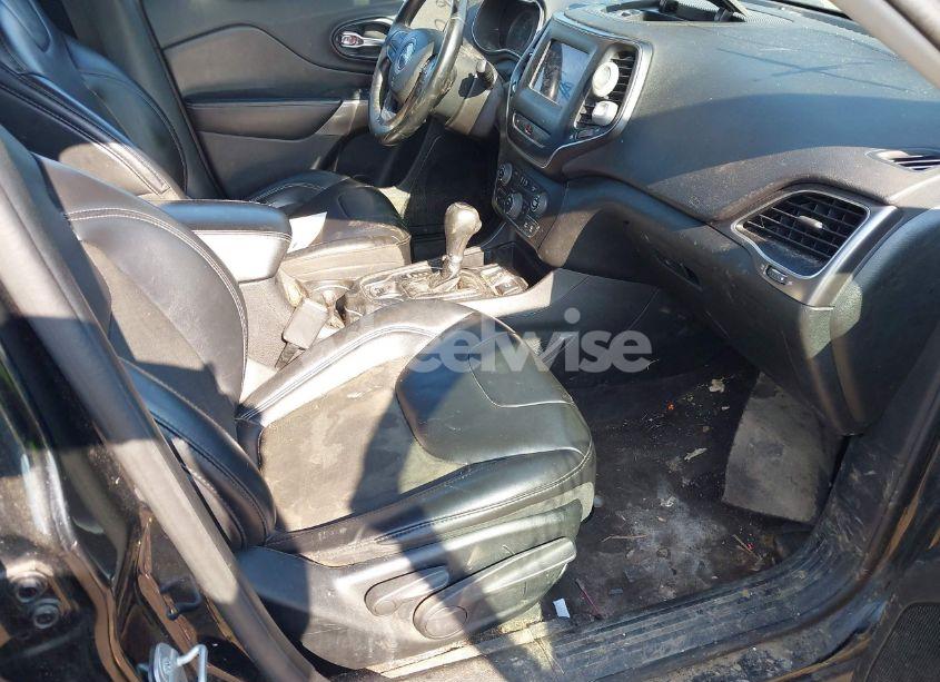 Photo 5 of 2019 Jeep Cherokee LATITUDE PLUS FWD (VIN 1C4PJLLB6KD184897)