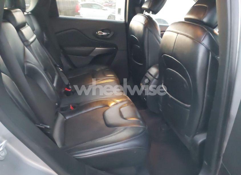 Photo 8 of 2019 Jeep Cherokee LATITUDE PLUS FWD (VIN 1C4PJLLB6KD186763)