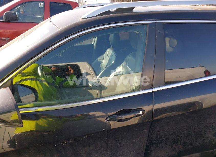 Photo 14 of 2019 Jeep Cherokee LATITUDE PLUS FWD (VIN 1C4PJLLB6KD247268)