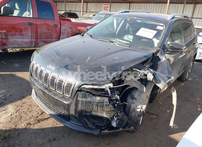 Photo 2 of 2019 Jeep Cherokee LATITUDE PLUS FWD (VIN 1C4PJLLB6KD247268)