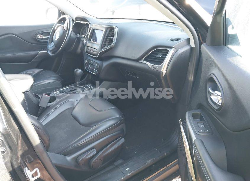 Photo 5 of 2019 Jeep Cherokee LATITUDE PLUS FWD (VIN 1C4PJLLB6KD247268)