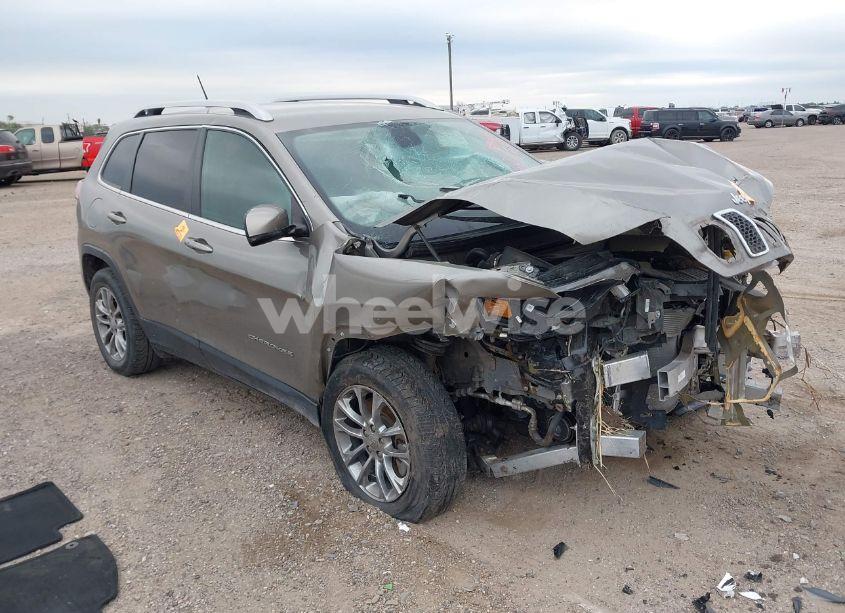 2019 Jeep Cherokee LATITUDE PLUS FWD (VIN 1C4PJLLB6KD265799) main photo
