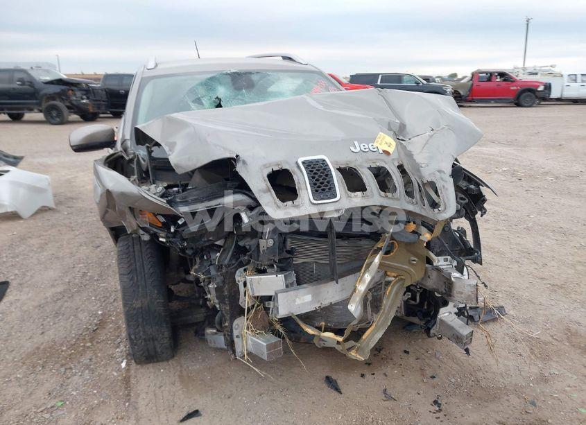 Photo 6 of 2019 Jeep Cherokee LATITUDE PLUS FWD (VIN 1C4PJLLB6KD265799)