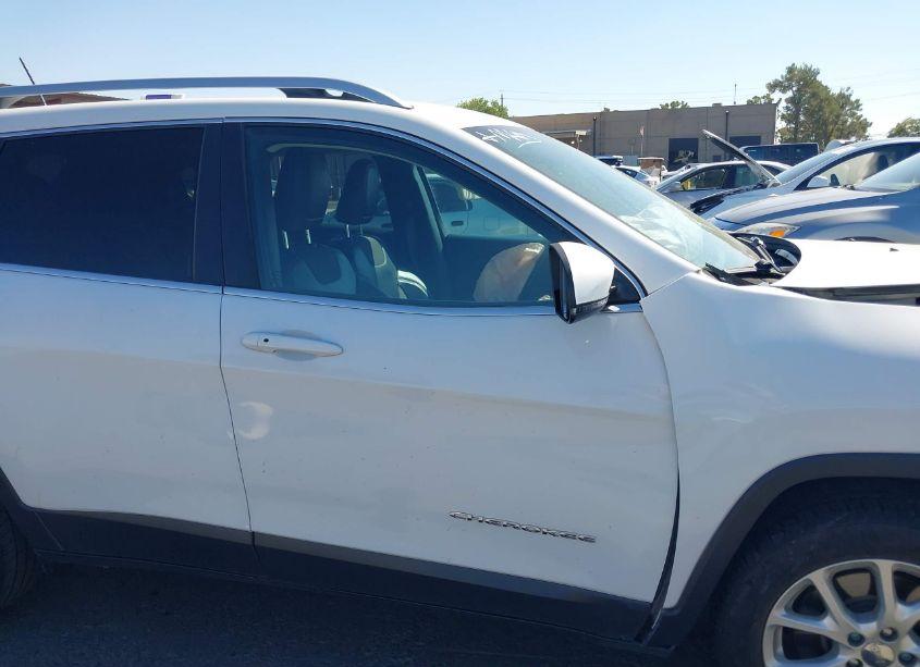 Photo 13 of 2018 Jeep Cherokee LATITUDE PLUS FWD (VIN 1C4PJLLB7JD552972)