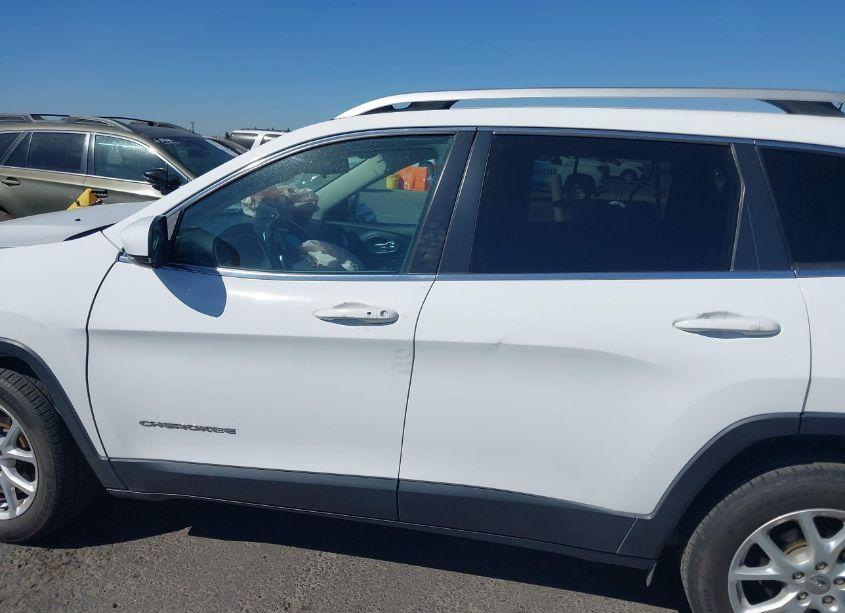 Photo 14 of 2018 Jeep Cherokee LATITUDE PLUS FWD (VIN 1C4PJLLB7JD552972)