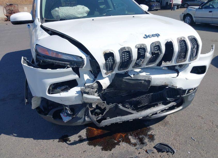 Photo 6 of 2018 Jeep Cherokee LATITUDE PLUS FWD (VIN 1C4PJLLB7JD552972)