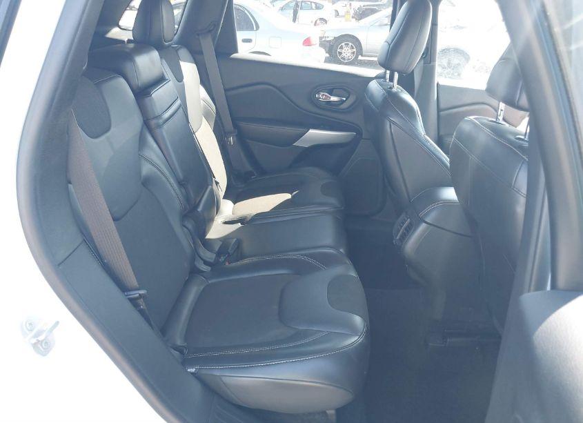 Photo 8 of 2018 Jeep Cherokee LATITUDE PLUS FWD (VIN 1C4PJLLB7JD552972)