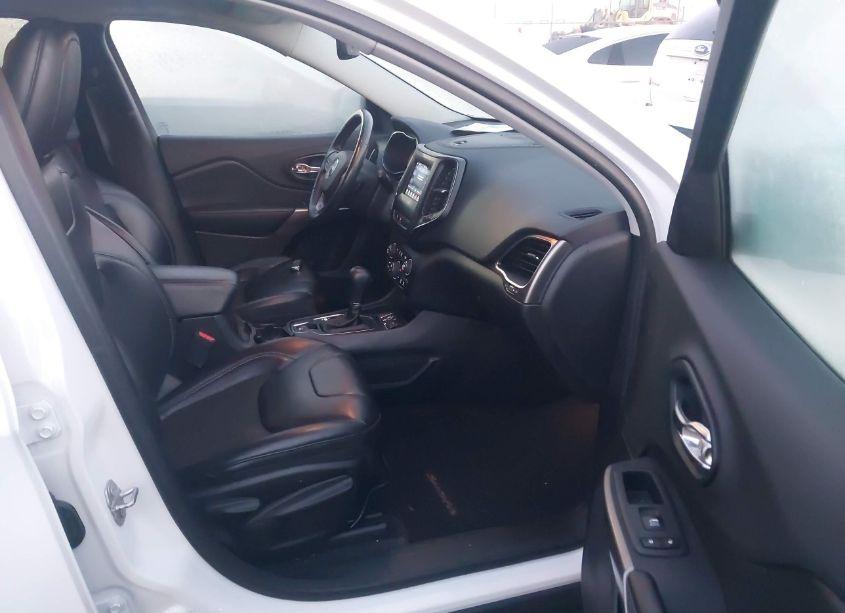 Photo 5 of 2019 Jeep Cherokee LATITUDE PLUS FWD (VIN 1C4PJLLB7KD110209)