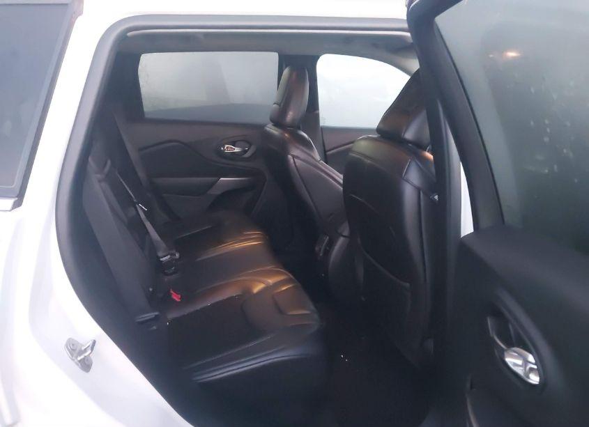 Photo 8 of 2019 Jeep Cherokee LATITUDE PLUS FWD (VIN 1C4PJLLB7KD110209)