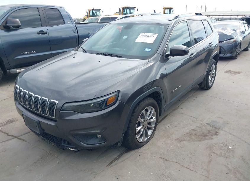 Photo 2 of 2019 Jeep Cherokee LATITUDE PLUS FWD (VIN 1C4PJLLB7KD132730)