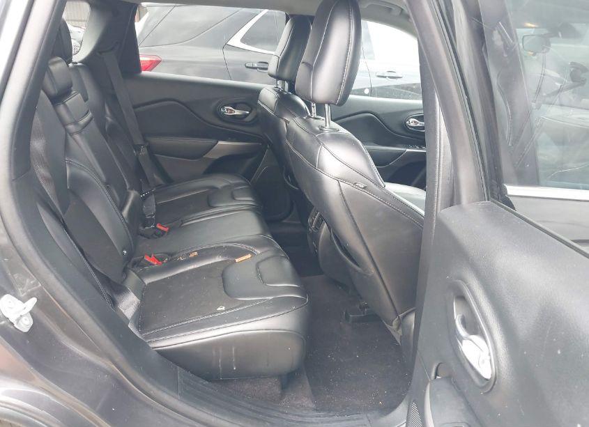 Photo 8 of 2019 Jeep Cherokee LATITUDE PLUS FWD (VIN 1C4PJLLB7KD132730)