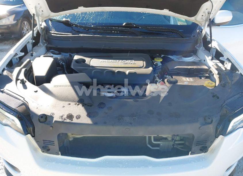 Photo 10 of 2019 Jeep Cherokee LATITUDE PLUS FWD (VIN 1C4PJLLB7KD178350)