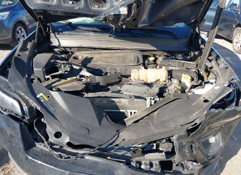 Photo 10 of 2019 Jeep Cherokee LATITUDE PLUS FWD (VIN 1C4PJLLB7KD274978)