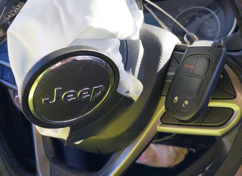 Photo 11 of 2019 Jeep Cherokee LATITUDE PLUS FWD (VIN 1C4PJLLB7KD274978)