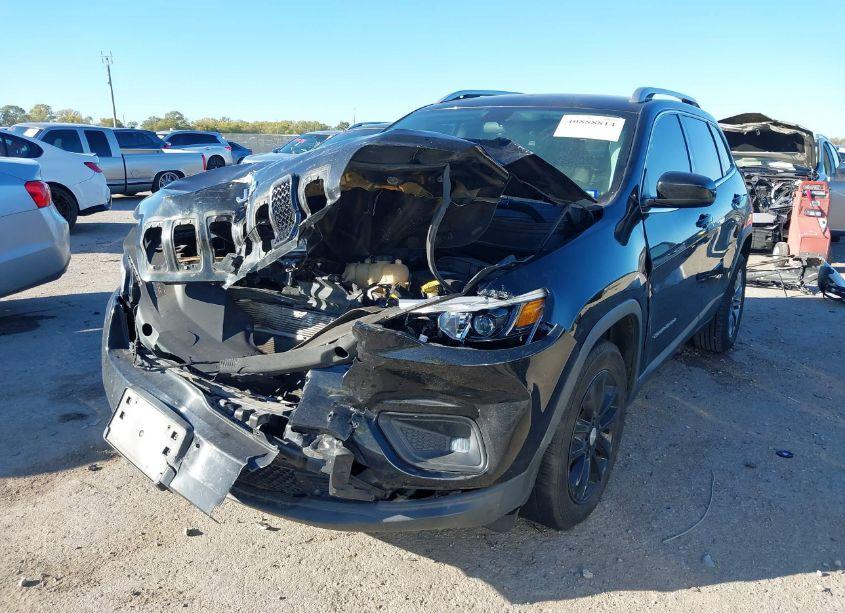 Photo 2 of 2019 Jeep Cherokee LATITUDE PLUS FWD (VIN 1C4PJLLB7KD274978)