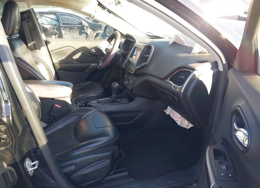 Photo 5 of 2019 Jeep Cherokee LATITUDE PLUS FWD (VIN 1C4PJLLB7KD274978)