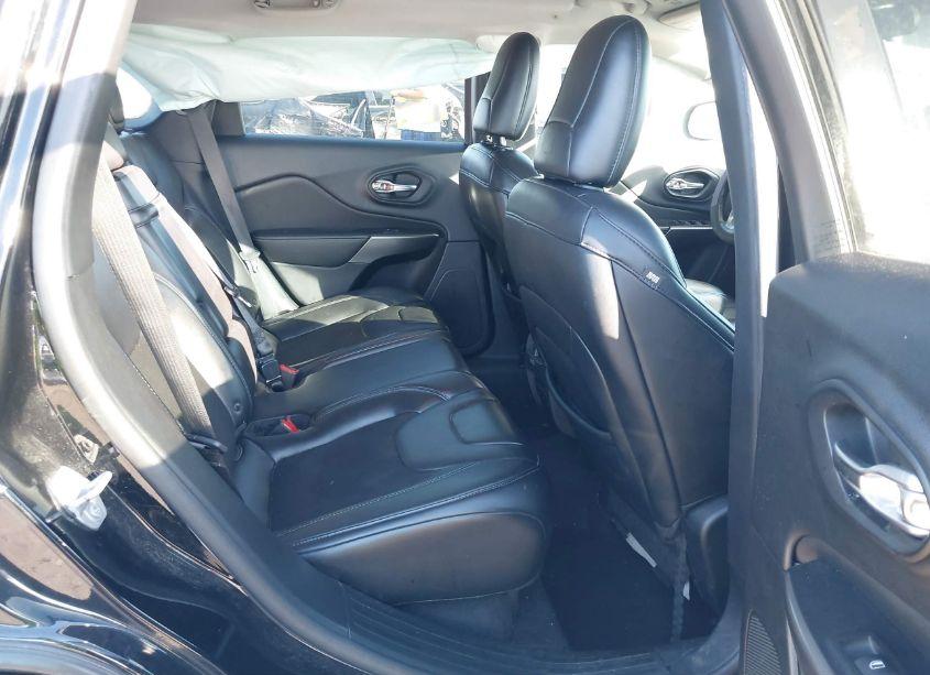 Photo 8 of 2019 Jeep Cherokee LATITUDE PLUS FWD (VIN 1C4PJLLB7KD274978)