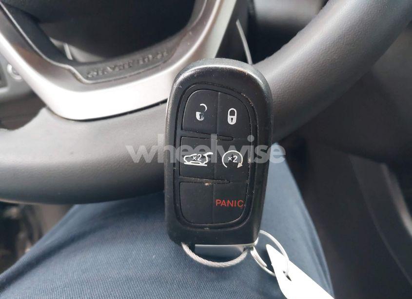 Photo 11 of 2020 Jeep Cherokee LATITUDE PLUS FWD (VIN 1C4PJLLB7LD637670)