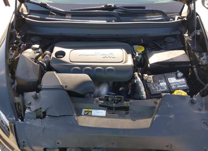 Photo 10 of 2018 Jeep Cherokee LATITUDE PLUS FWD (VIN 1C4PJLLB8JD510794)