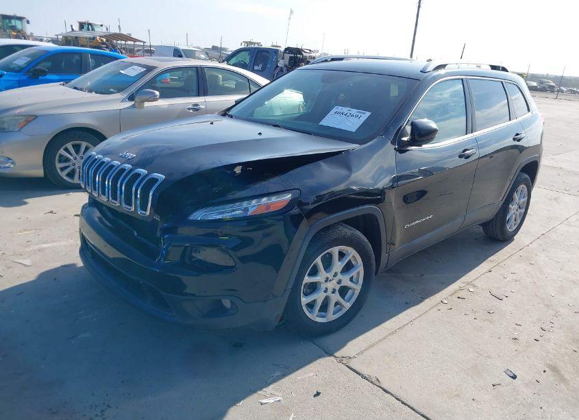 Photo 2 of 2018 Jeep Cherokee LATITUDE PLUS FWD (VIN 1C4PJLLB8JD510794)