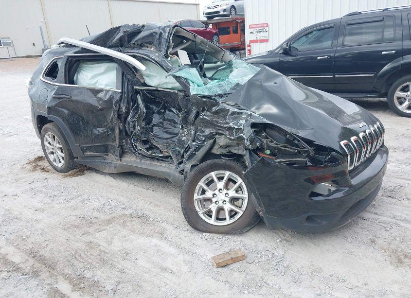 2018 Jeep Cherokee LATITUDE PLUS FWD (VIN 1C4PJLLB8JD518524) main photo