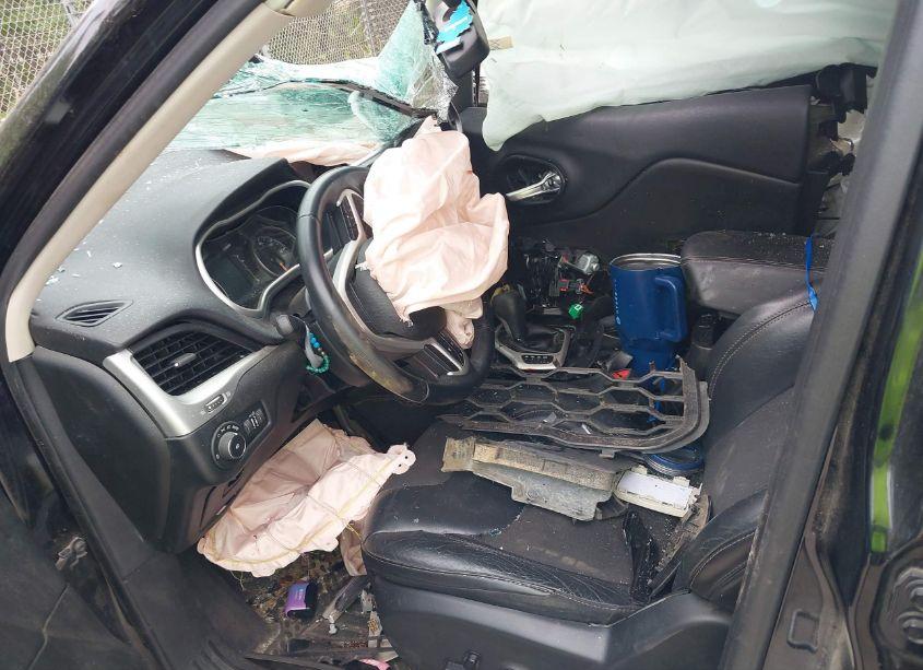 Photo 5 of 2018 Jeep Cherokee LATITUDE PLUS FWD (VIN 1C4PJLLB8JD518524)