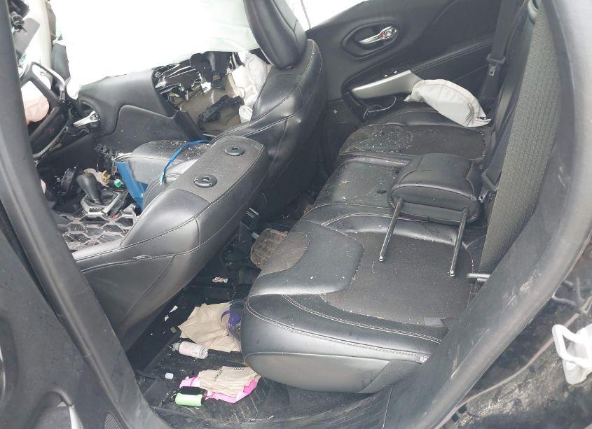 Photo 8 of 2018 Jeep Cherokee LATITUDE PLUS FWD (VIN 1C4PJLLB8JD518524)