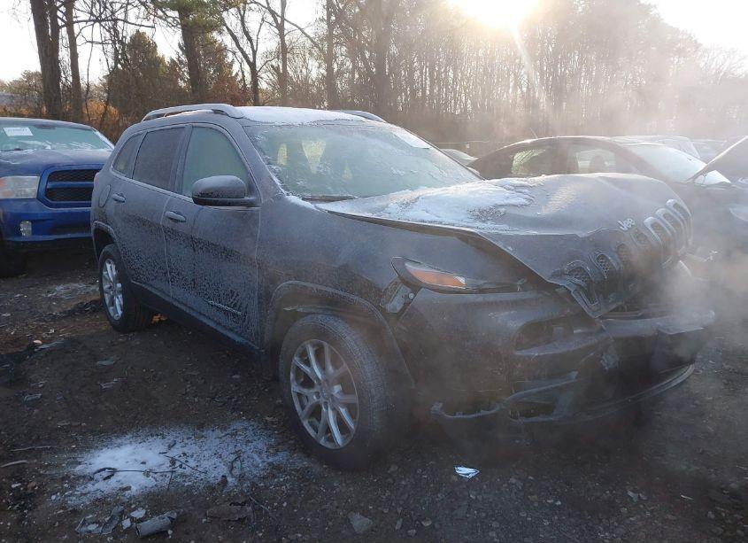 2018 Jeep Cherokee LATITUDE PLUS FWD (VIN 1C4PJLLB8JD553726) main photo