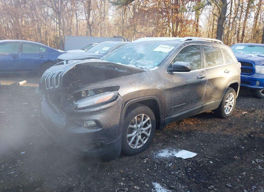 Photo 2 of 2018 Jeep Cherokee LATITUDE PLUS FWD (VIN 1C4PJLLB8JD553726)