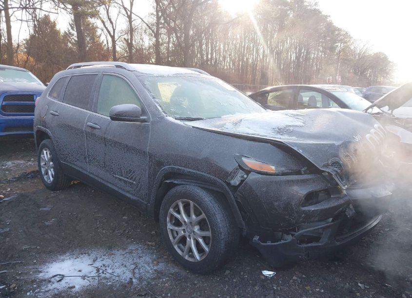 Photo 6 of 2018 Jeep Cherokee LATITUDE PLUS FWD (VIN 1C4PJLLB8JD553726)