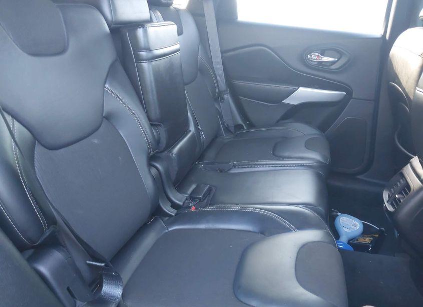 Photo 8 of 2018 Jeep Cherokee LATITUDE PLUS FWD (VIN 1C4PJLLB8JD553726)