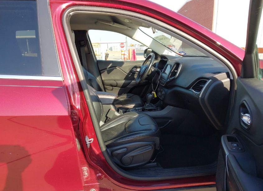 Photo 5 of 2019 Jeep Cherokee LATITUDE PLUS FWD (VIN 1C4PJLLB8KD151755)