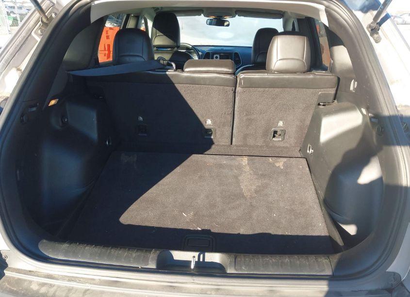 Photo 17 of 2019 Jeep Cherokee LATITUDE PLUS FWD (VIN 1C4PJLLB8KD201988)