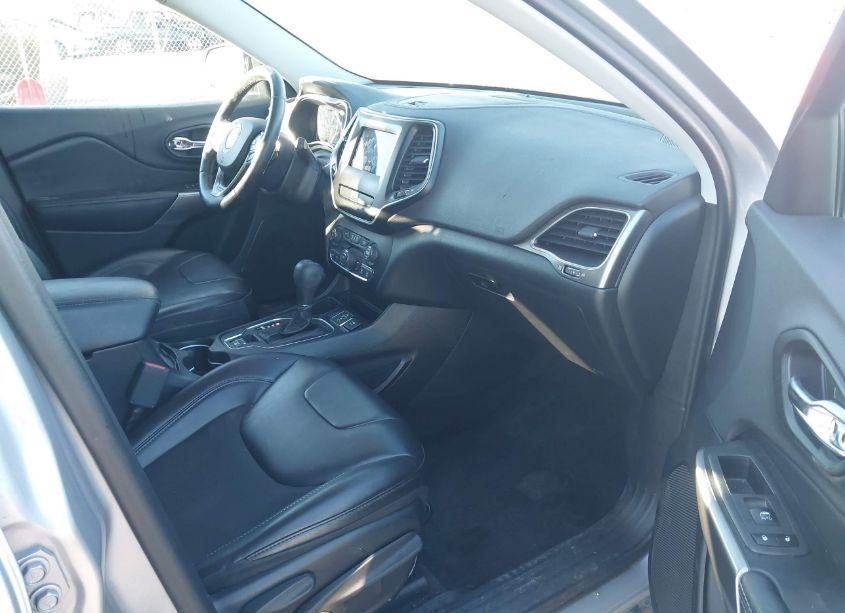 Photo 5 of 2019 Jeep Cherokee LATITUDE PLUS FWD (VIN 1C4PJLLB8KD201988)