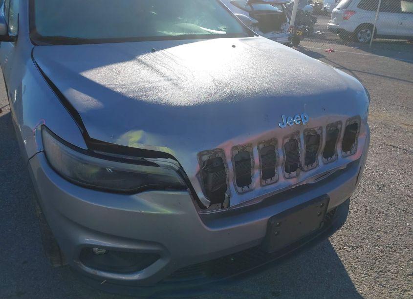 Photo 6 of 2019 Jeep Cherokee LATITUDE PLUS FWD (VIN 1C4PJLLB8KD201988)