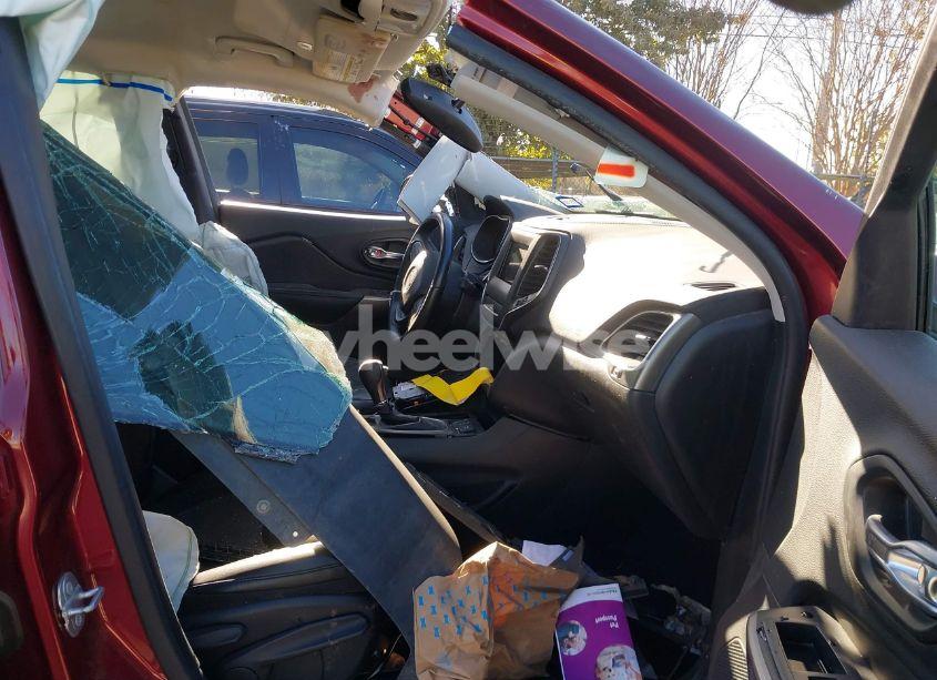 Photo 5 of 2019 Jeep Cherokee LATITUDE PLUS FWD (VIN 1C4PJLLB8KD246932)