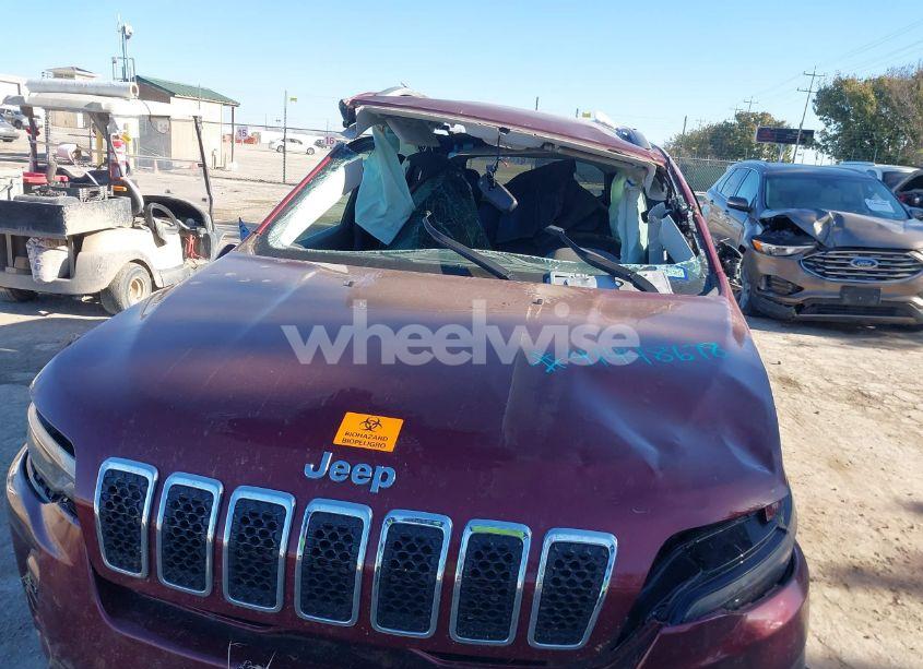 Photo 6 of 2019 Jeep Cherokee LATITUDE PLUS FWD (VIN 1C4PJLLB8KD246932)