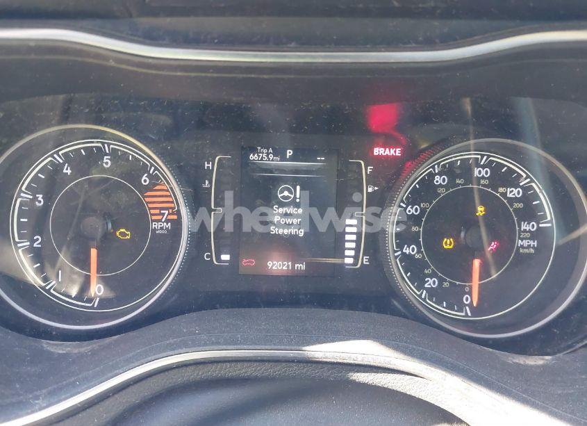 Photo 7 of 2019 Jeep Cherokee LATITUDE PLUS FWD (VIN 1C4PJLLB8KD246932)