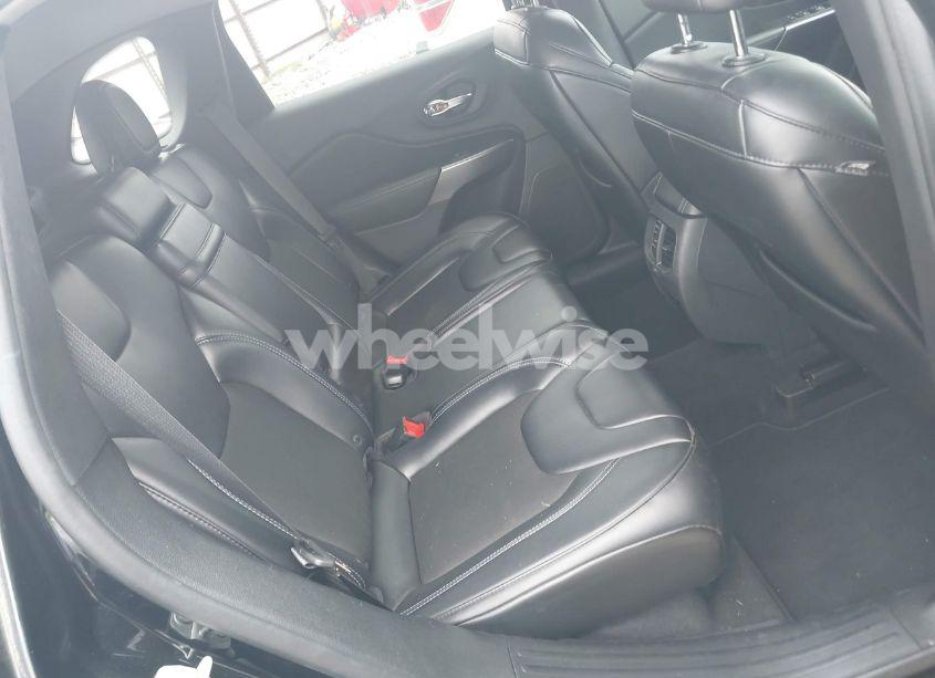 Photo 8 of 2019 Jeep Cherokee LATITUDE PLUS FWD (VIN 1C4PJLLB8KD313237)