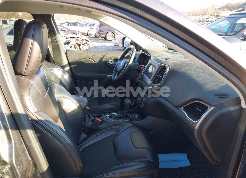 Photo 5 of 2019 Jeep Cherokee LATITUDE PLUS FWD (VIN 1C4PJLLB8KD405819)