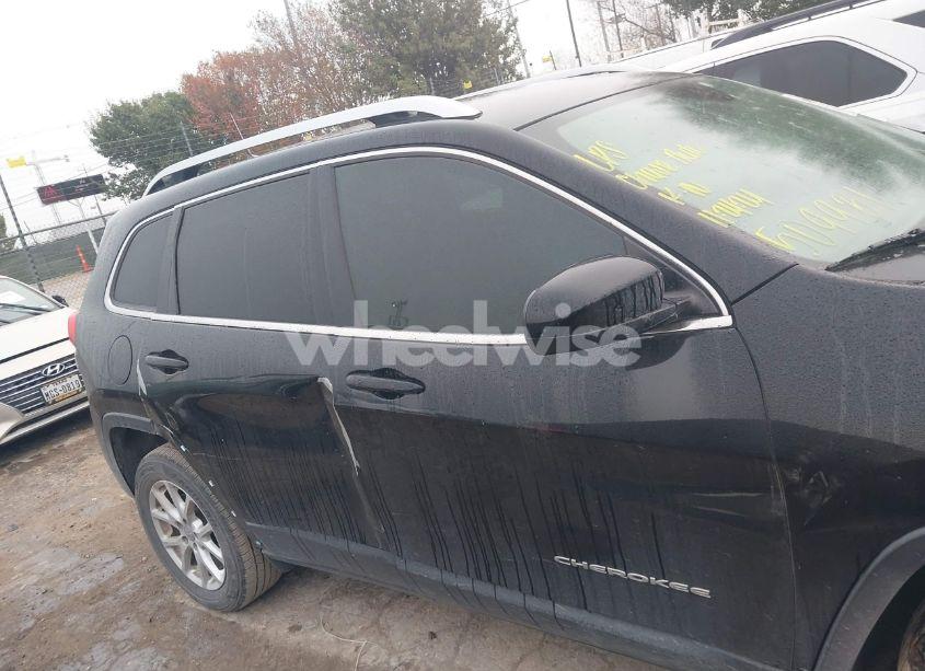 Photo 13 of 2018 Jeep Cherokee LATITUDE PLUS FWD (VIN 1C4PJLLB9JD509931)