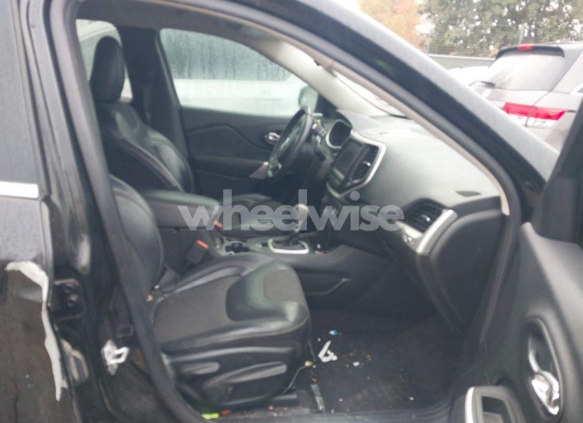 Photo 5 of 2018 Jeep Cherokee LATITUDE PLUS FWD (VIN 1C4PJLLB9JD509931)