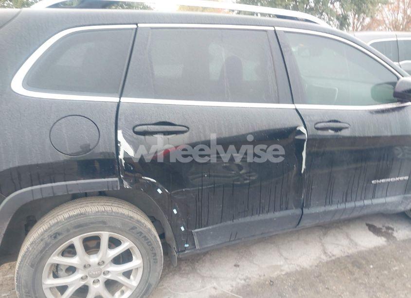 Photo 6 of 2018 Jeep Cherokee LATITUDE PLUS FWD (VIN 1C4PJLLB9JD509931)