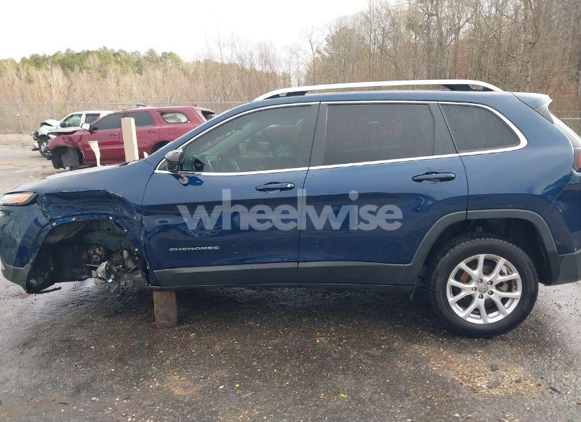 Photo 15 of 2018 Jeep Cherokee LATITUDE PLUS FWD (VIN 1C4PJLLB9JD520010)