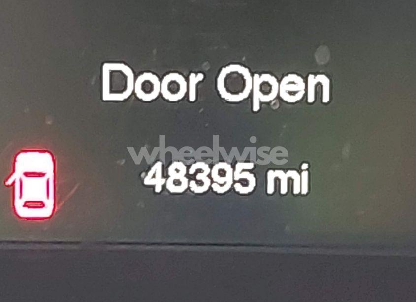 Photo 16 of 2018 Jeep Cherokee LATITUDE PLUS FWD (VIN 1C4PJLLB9JD520010)