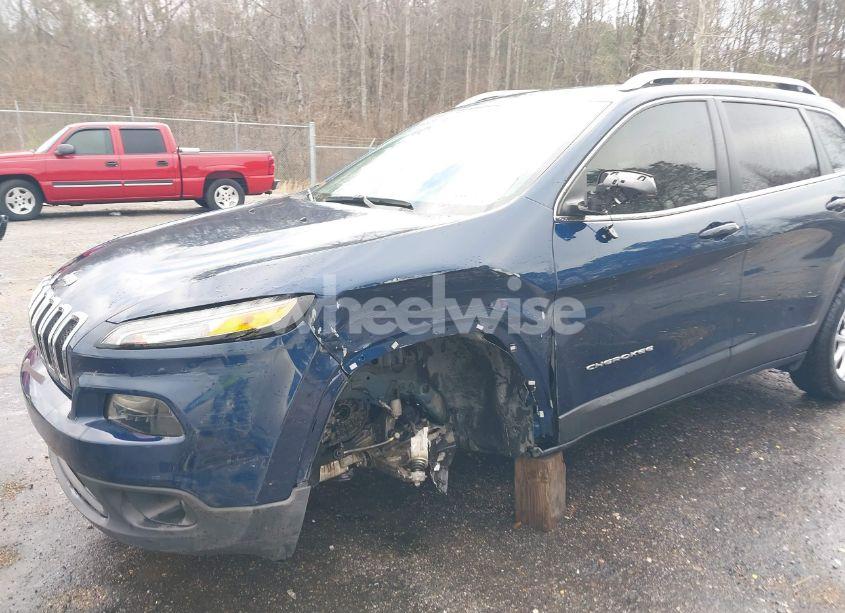 Photo 6 of 2018 Jeep Cherokee LATITUDE PLUS FWD (VIN 1C4PJLLB9JD520010)